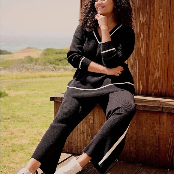 LIVI Mid V-Neck Contrast Matching Sweater & Pant Set | 22/24 | Black & White - Picture 2 of 7